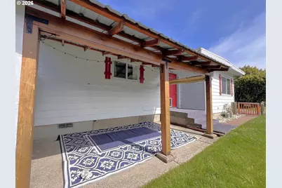 1092 Lewis St, North Bend, OR 97459 - Photo 3