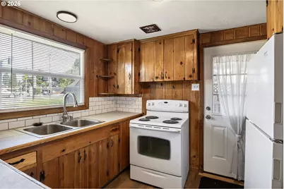 1008 Coburg Rd, Eugene, OR 97401 - Photo 9