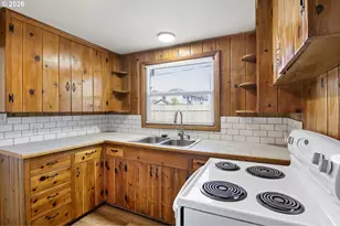 1008 Coburg Rd, Eugene, OR 97401 - Photo 11