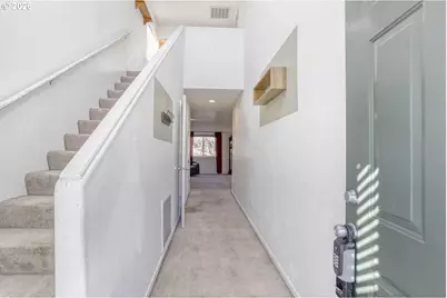 147 SW Wright Ave, Troutdale, OR 97060 - Photo 3