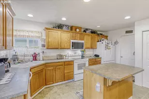 147 SW Wright Ave, Troutdale, OR 97060 - Photo 9