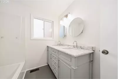 14229 SE Taylor Ct, Portland, OR 97233 - Photo 17