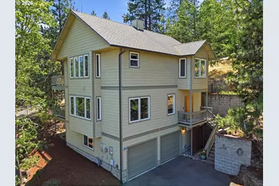 215 Piedmont Dr, Ashland, OR 97520 - Photo 3