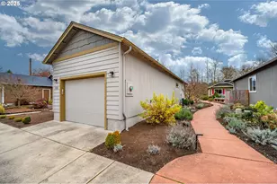 3023 Hummingbird Ln, Eugene, OR 97405 - Photo 5