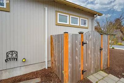 3023 Hummingbird Ln, Eugene, OR 97405 - Photo 3