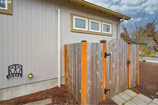 3023 Hummingbird Ln, Eugene, OR 97405 - Photo 3