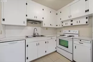 2304 SE 101st Ave, Portland, OR 97216 - Photo 11