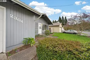 2304 SE 101st Ave, Portland, OR 97216 - Photo 5