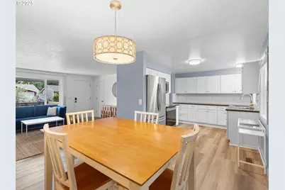 14217 SE Salmon St, Portland, OR 97233 - Photo 13