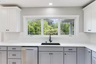 352 NE Lovrien Ave, Gresham, OR 97030 - Photo 7