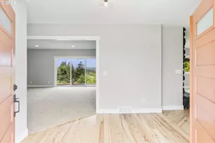 352 NE Lovrien Ave, Gresham, OR 97030 - Photo 3