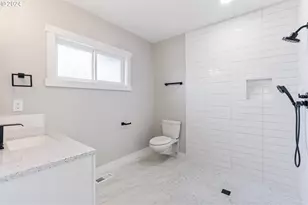 352 NE Lovrien Ave, Gresham, OR 97030 - Photo 19