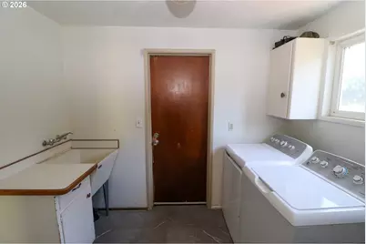 7077 Main St, Springfield, OR 97478 - Photo 27