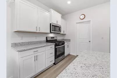 4228 SW Phyllis Ave, Gresham, OR 97080 - Photo 5