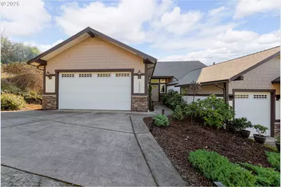 1556 NE Kennedy Loop Dr, Roseburg, OR 97470 - Photo 1