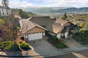 1556 NE Kennedy Loop Dr, Roseburg, OR 97470 - Photo 3