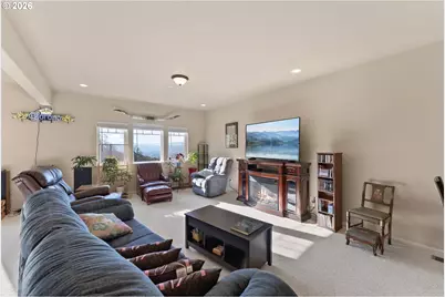 1556 NE Kennedy Loop Dr, Roseburg, OR 97470 - Photo 25