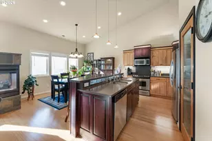 1556 NE Kennedy Loop Dr, Roseburg, OR 97470 - Photo 9