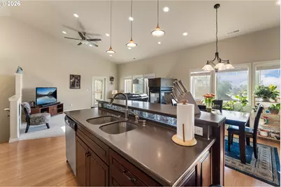 1556 NE Kennedy Loop Dr, Roseburg, OR 97470 - Photo 15