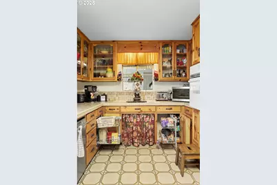 1022 E 10th St, The Dalles, OR 97058 - Photo 17