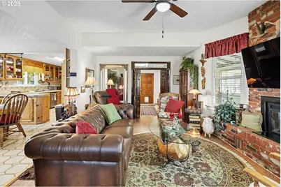 1022 E 10th St, The Dalles, OR 97058 - Photo 9