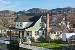 1022 E 10th St, The Dalles, OR 97058 - Photo 1