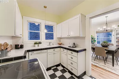 2127 NW Irving St #202, Portland, OR 97210 - Photo 13