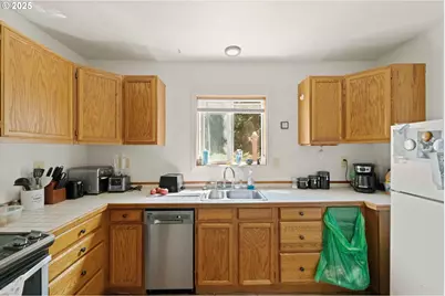 94360 Willanch Ln, North Bend, OR 97459 - Photo 13