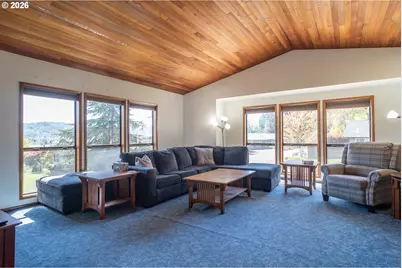 107 Woodoak Dr, Roseburg, OR 97471 - Photo 5