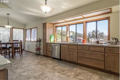 107 Woodoak Dr, Roseburg, OR 97471 - Photo 9