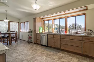 107 Woodoak Dr, Roseburg, OR 97471 - Photo 9