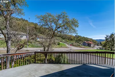 107 Woodoak Dr, Roseburg, OR 97471 - Photo 13