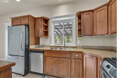 3435 Meadow View Dr, Eugene, OR 97408 - Photo 11