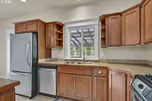 3435 Meadow View Dr, Eugene, OR 97408 - Photo 11