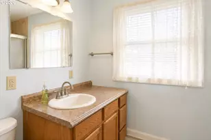 7430 N Hurst Ave, Portland, OR 97203 - Photo 23