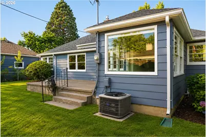 7430 N Hurst Ave, Portland, OR 97203 - Photo 35