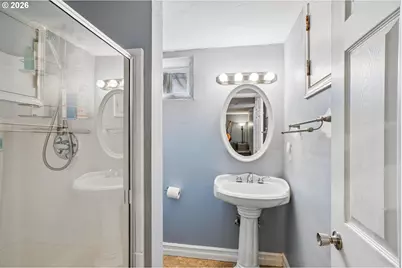 18042 SE Clay St, Portland, OR 97233 - Photo 33