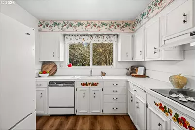 2813 Maywood Dr, Forest Grove, OR 97116 - Photo 9