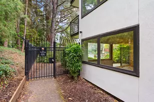 2393 SW Park Pl, Portland, OR 97205 - Photo 35