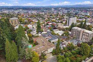 2393 SW Park Pl, Portland, OR 97205 - Photo 45