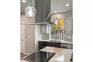 185 NW Mawrcrest Ave, Gresham, OR 97030 - Photo 9