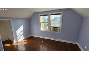 5836 NE Halsey St, Portland, OR 97213 - Photo 9