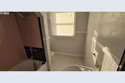 5836 NE Halsey St, Portland, OR 97213 - Photo 7