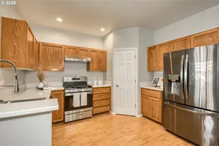 17068 SW Pleasanton Ln, Beaverton, OR 97003 - Photo 7