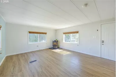 1225 W 10th Ave #28, Junction City, OR 97448 - Photo 7