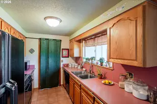 967 Rainbow Dr, Springfield, OR 97477 - Photo 11