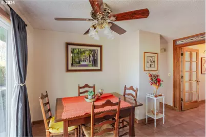 967 Rainbow Dr, Springfield, OR 97477 - Photo 9