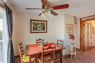 967 Rainbow Dr, Springfield, OR 97477 - Photo 9