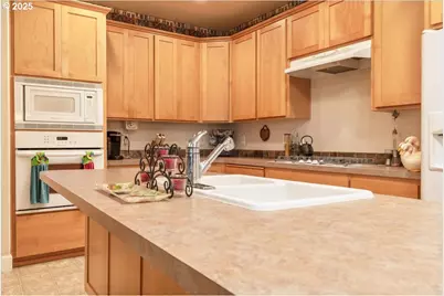 1703 Webb Lake Dr, Silverton, OR 97381 - Photo 9