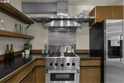 333 NW 20th Ave #2, Portland, OR 97209 - Photo 9